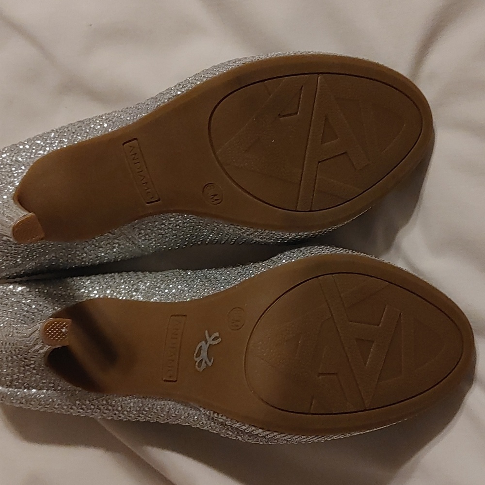 Andiamo Elegant Silver Glitter 4 Inch Heels Women's Size 8.5 Medium Event Ready - Picture 6 of 7